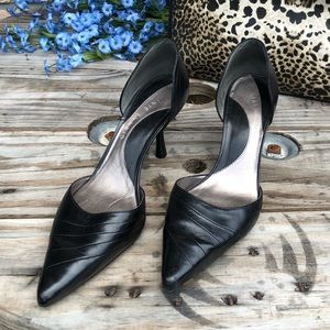 Gianni Bini pointed toe kitten heel size 7.5
